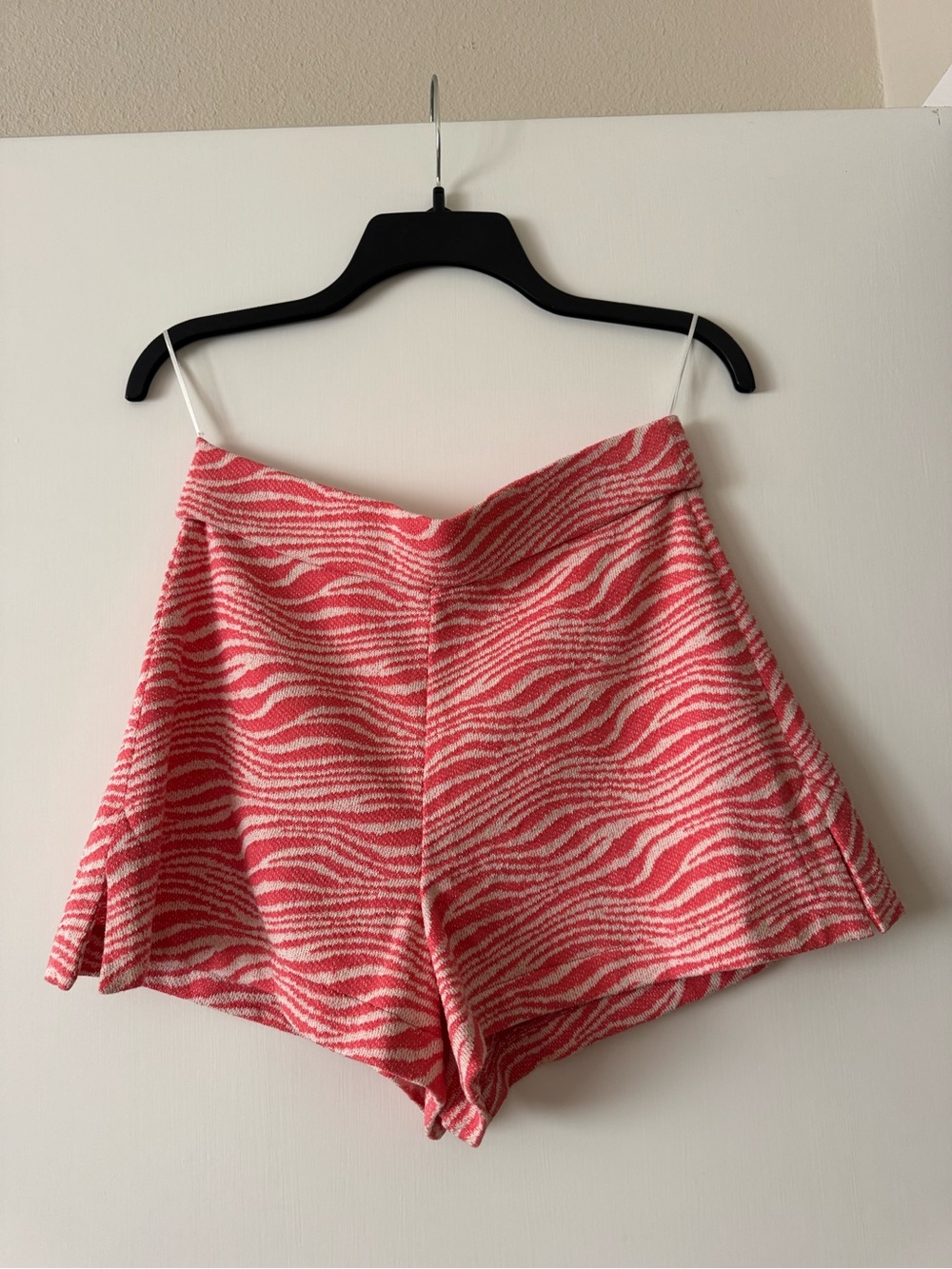 Zara Coral and Cream Wave Knit Shorts